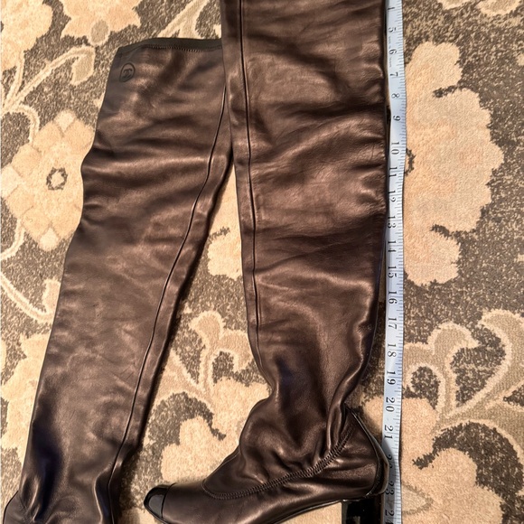 Gorgeous Chanel thigh high boots - Picture 8 of 8